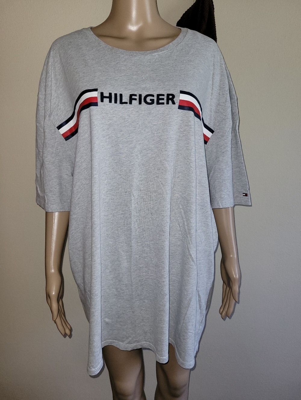 Tommy Hilfiger Light Gray Logo Tee.  Size XXXL